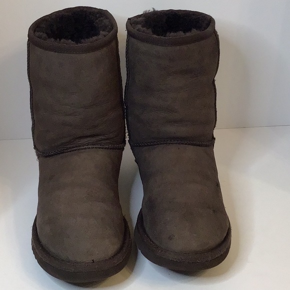 UGG CLASSIC BROWN SHORT WINTER BOOTS W8 - Picture 2 of 12